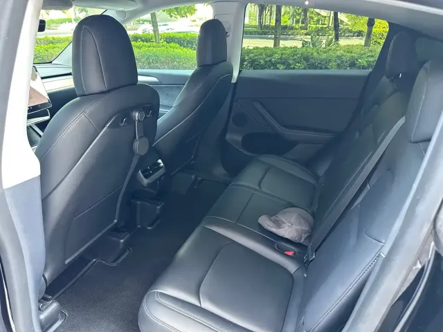 Tesla Model Y — Фото автомобиля 7