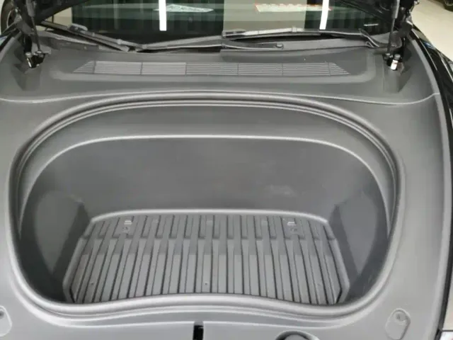 Tesla Model 3 — Фото автомобиля 19