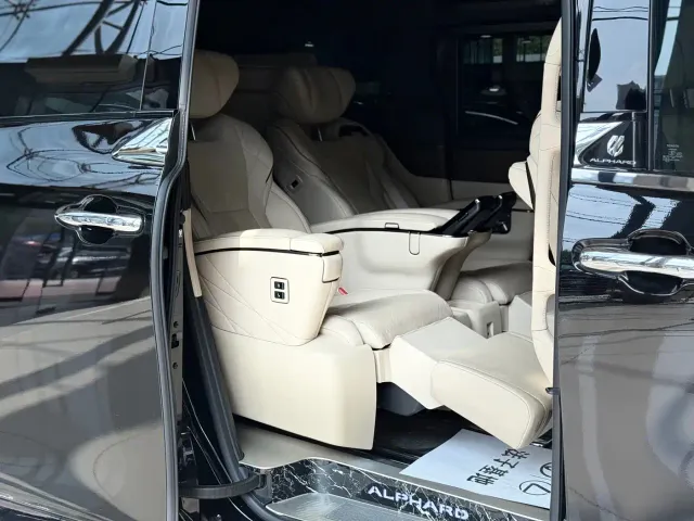 Toyota Alphard — Фото автомобиля 18