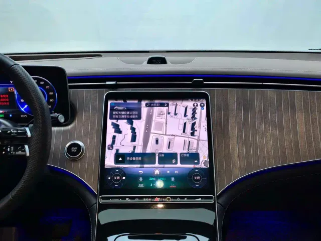 Mercedes-Benz EQE SUV — Фото автомобиля 11