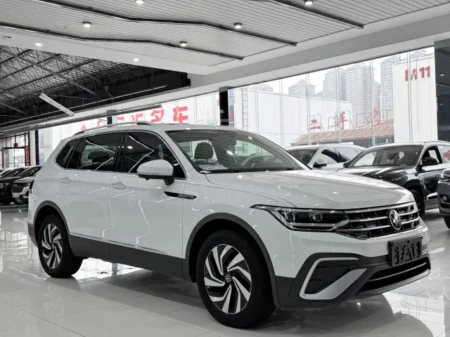 Volkswagen Tiguan L — Фото автомобиля 3