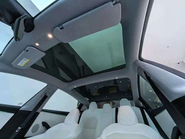 Tesla Model 3 — Фото автомобиля 6