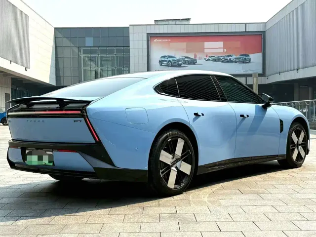 Xpeng P7 — Фото автомобиля 8