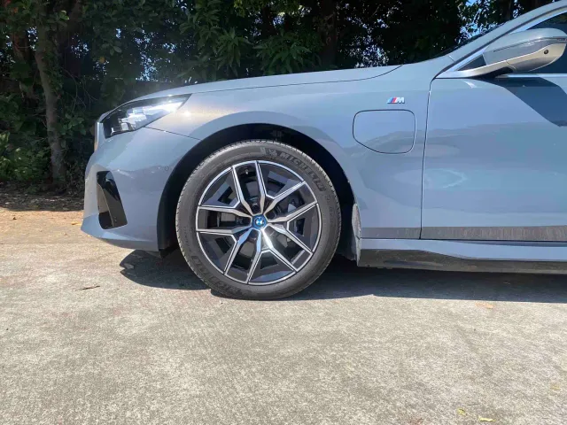 BMW i5 — Фото автомобиля 6