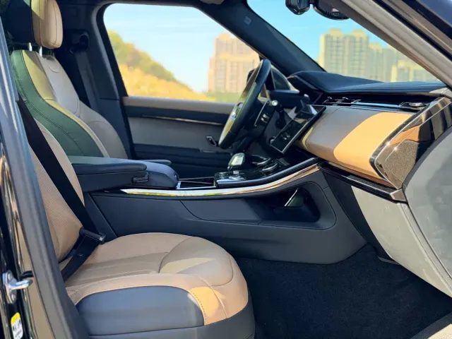 Land Rover Range Rover Sport — Фото автомобиля 11
