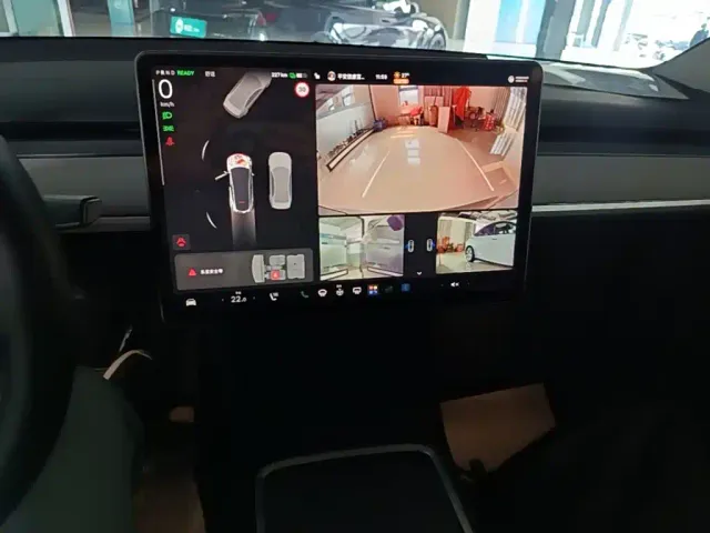 Tesla Model Y — Фото автомобиля 12