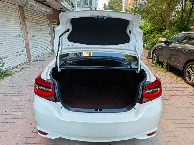 Toyota Vios — Фото автомобиля 8