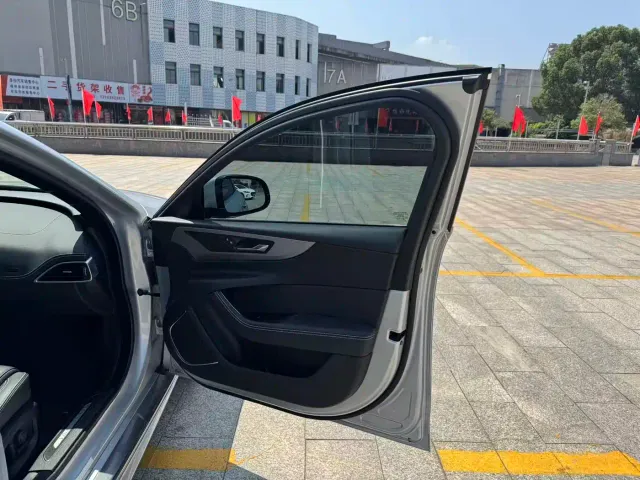 Jaguar XEL — Фото автомобиля 27