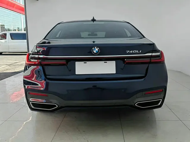 BMW 7 Series — Фото автомобиля 18