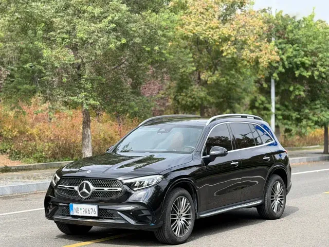 Фотография автомобиля — Mercedes-Benz GLC-Class