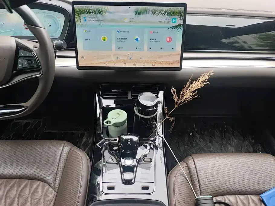 BYD Han 2022 DM-i 121KM Premium — Фото автомобиля 16
