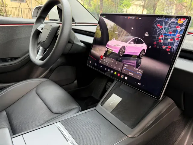 Tesla Model 3 — Фото автомобиля 15