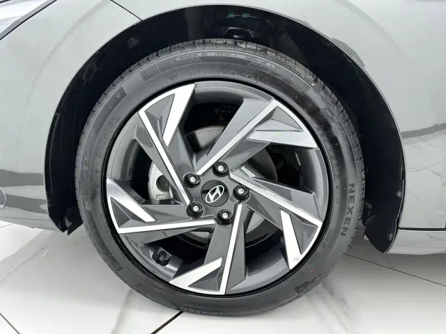 Hyundai Elantra — Фото автомобиля 12