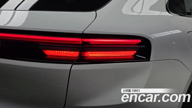 Porsche Macan Electric — Фото автомобиля 8