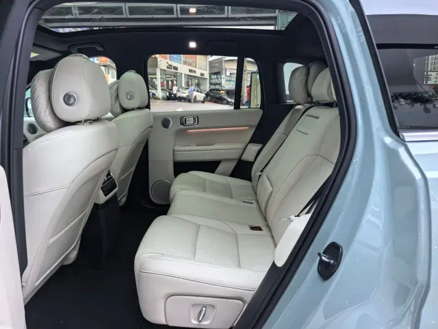 Li Auto L6 — Фото автомобиля 10
