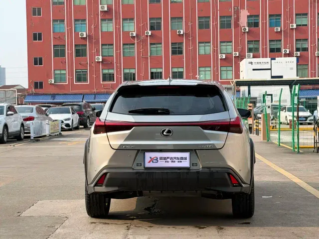 Lexus UX — Фото автомобиля 5