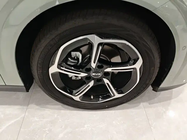 BYD Seal 06 GT — Фото автомобиля 11