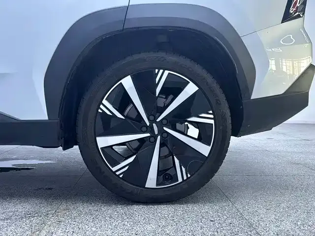 Geely Boyue L — Фото автомобиля 16