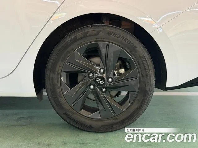 Hyundai Avante CN7 — Фото автомобиля 5
