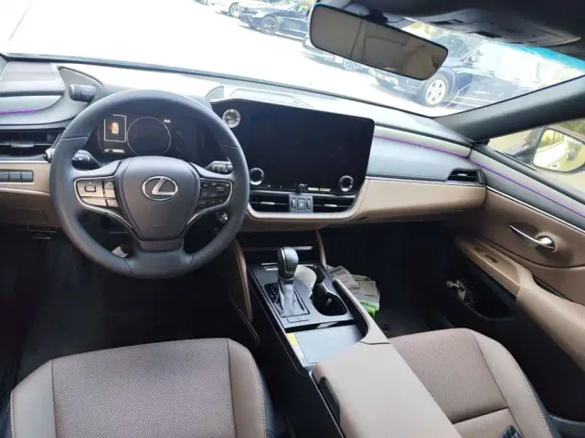Lexus ES — Фото автомобиля 7