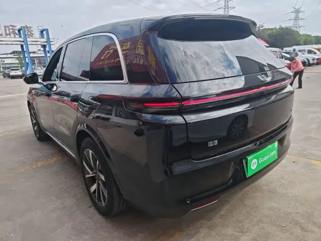 Li Auto L8 — Фото автомобиля 4