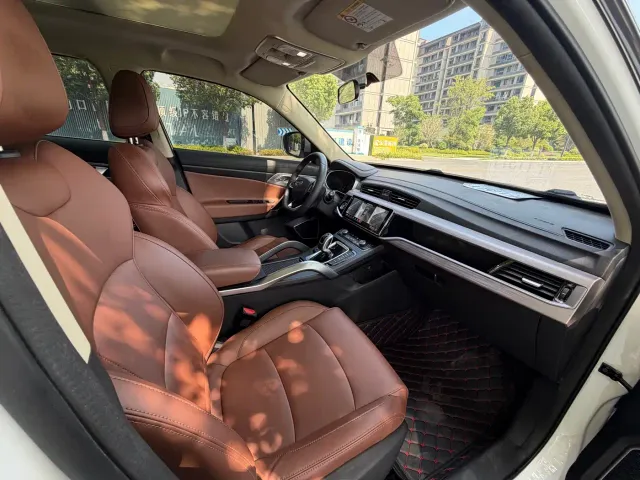 Geely Boyue — Фото автомобиля 7