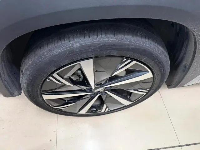 Geely Boyue L — Фото автомобиля 5