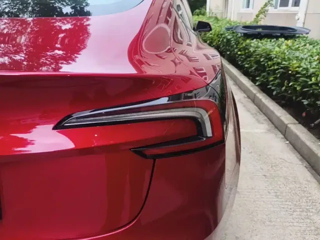 Tesla Model 3 — Фото автомобиля 23