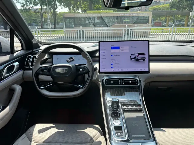 Geely Boyue L — Фото автомобиля 13