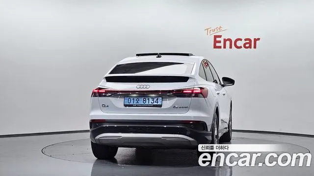 Audi Q4 e-tron — Фото автомобиля 4