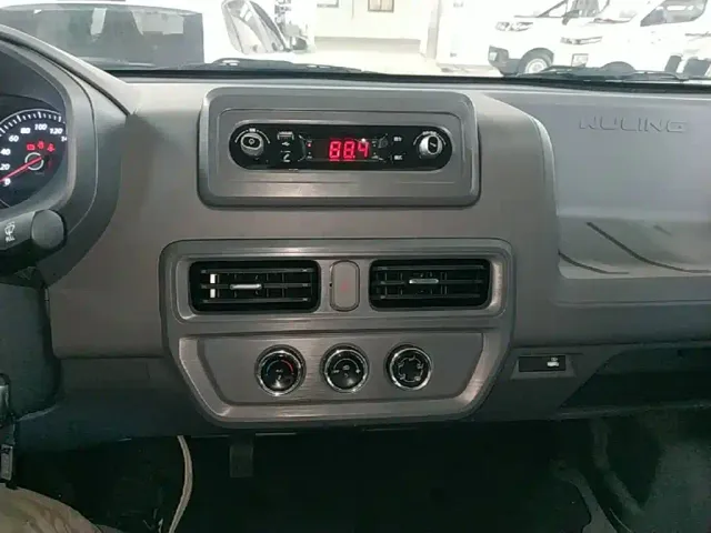 Wuling Yangguang — Фото автомобиля 12