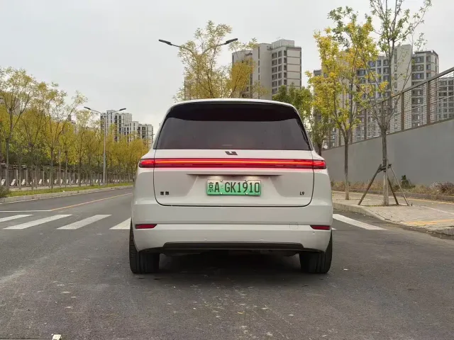 Li Auto L9 — Фото автомобиля 18