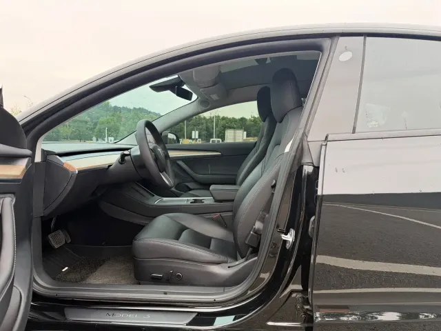 Tesla Model 3 — Фото автомобиля 5