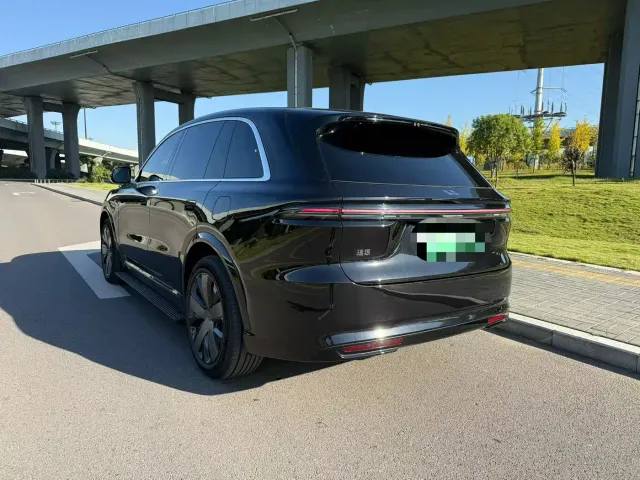 Li Auto L8 — Фото автомобиля 7