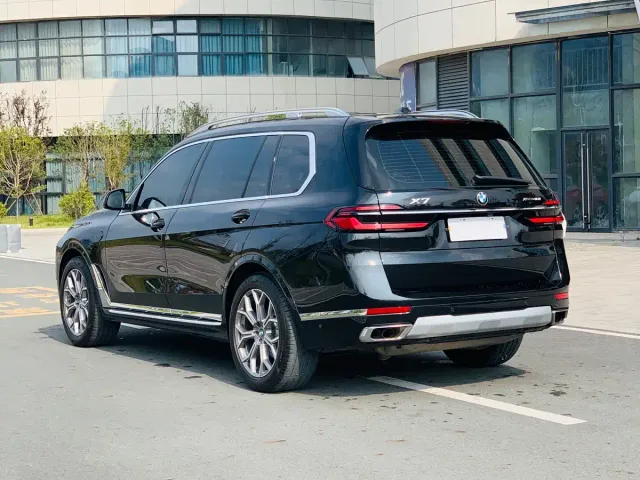 BMW X7 — Фото автомобиля 5