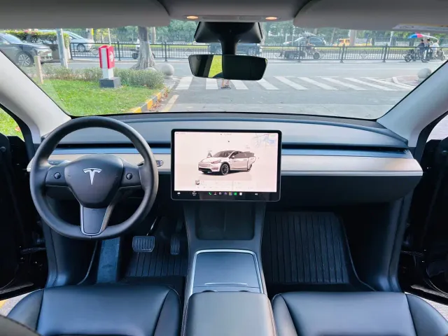 Tesla Model Y — Фото автомобиля 14