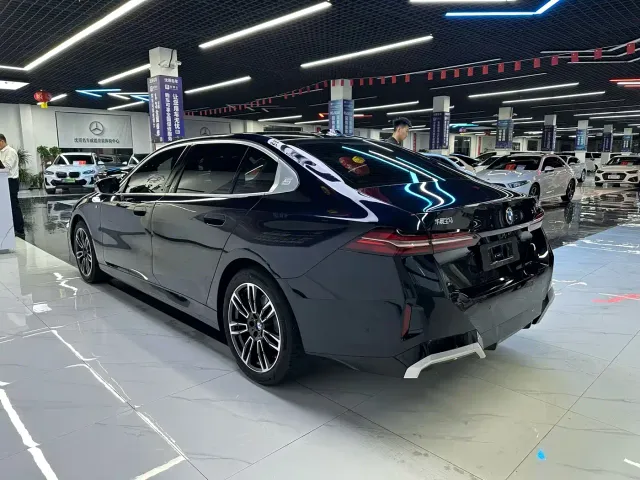 BMW 5 Series — Фото автомобиля 7