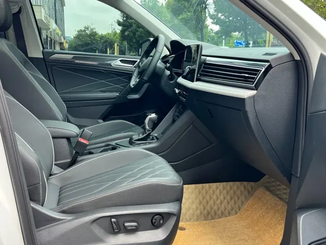 Volkswagen Tiguan L — Фото автомобиля 10
