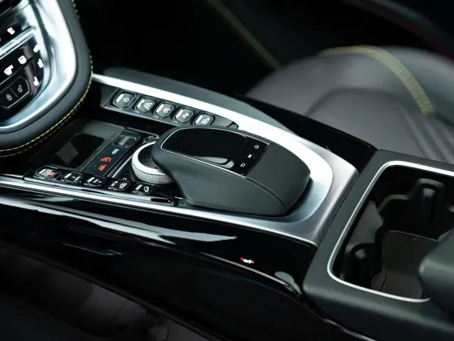 Aston Martin DBX — Фото автомобиля 16
