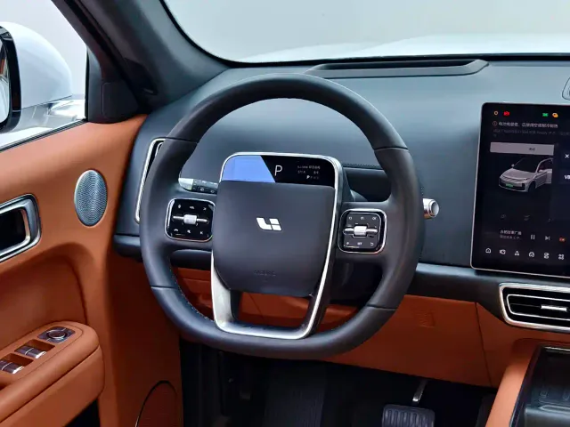 Li Auto L7 — Фото автомобиля 13