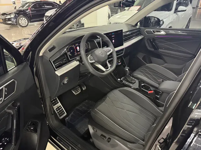 Volkswagen Tiguan L — Фото автомобиля 5
