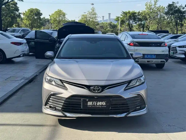 Toyota Camry — Фото автомобиля 2