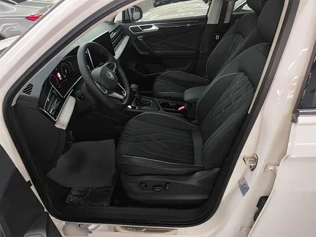 Volkswagen Tiguan L — Фото автомобиля 14