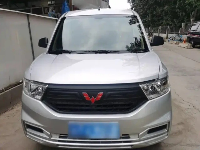 Wuling Hongguang V — Фото автомобиля 2