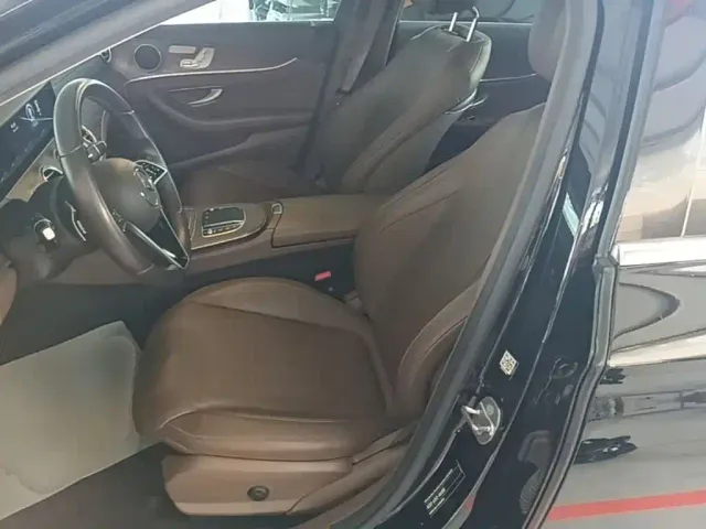 Mercedes-Benz E-Class — Фото автомобиля 14