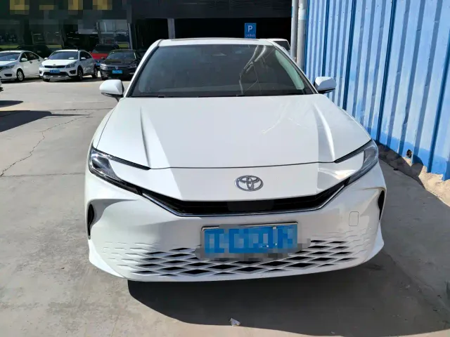 Toyota Camry — Фото автомобиля 2