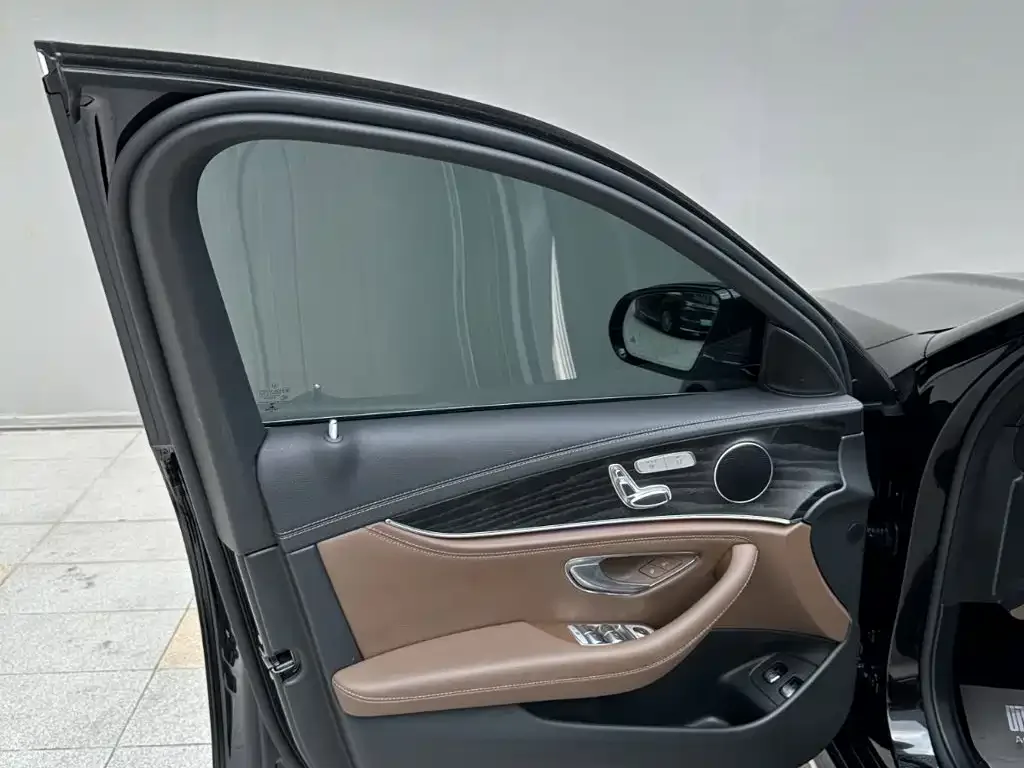 Mercedes-Benz Mercedes-Benz E-Class New Energy 2022 Facelift E 350 e L Plug-in Hybrid Sedan — Фото автомобиля 12