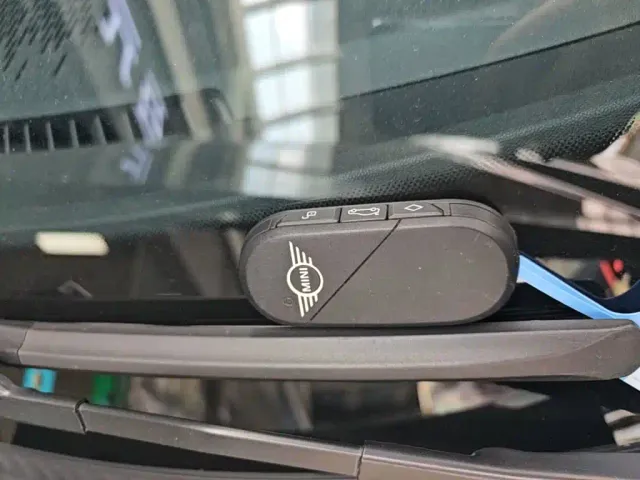 MINI Electric MINI ACEMAN — Фото автомобиля 8