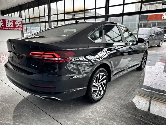 Volkswagen Lavida — Фото автомобиля 4