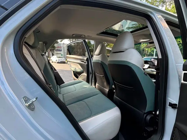 Geely Emgrand L — Фото автомобиля 9